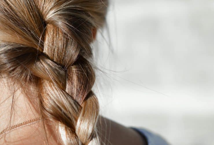 Prirodno blajhanje kose: 6 savjeta za tretman kod kuće