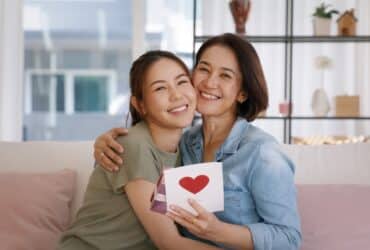 Pokloni za roditelje: 9 trendi ideja za svaku priliku